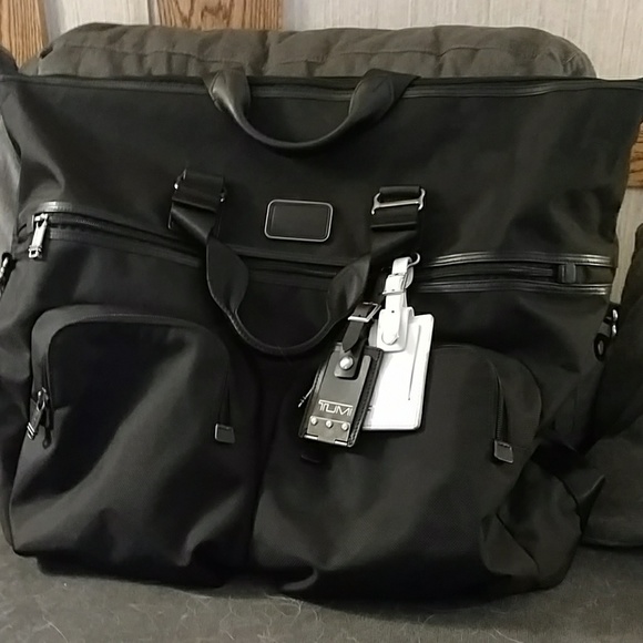 tumi alpha bravo duffel